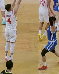 华体会体育-中国男篮100-93中国台北！球员评分：5人满分，3人良好，2人拉胯