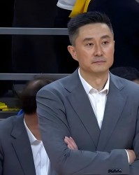 广东队领先18分输球！记者3问杜锋：张皓嘉为何打这么久？